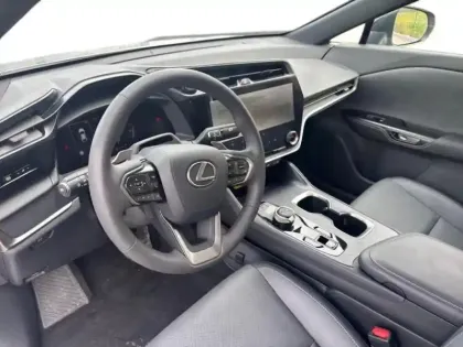 Photo 8 Lexus RZ  450e Luxe