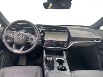 Photo 10 Lexus RZ  450e Luxe