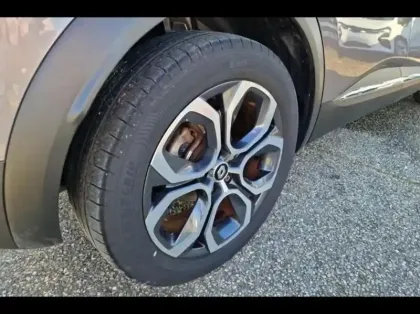 Photo 12 Renault Captur  1.6 E-Tech hybride 145ch Intens -21