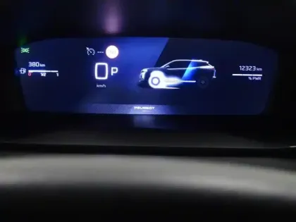 Photo 13 Peugeot 2008  1.2 Hybrid 145ch Allure e-DCS6