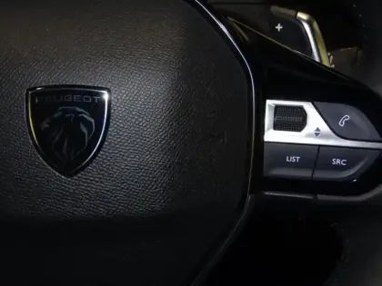 Photo 11 Peugeot 2008  1.2 Hybrid 145ch Allure e-DCS6