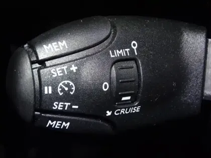 Photo 12 Peugeot 2008  1.2 Hybrid 145ch Allure e-DCS6