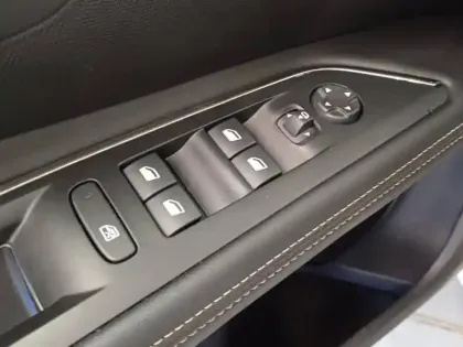 Photo 13 Peugeot 5008  Hybrid 136ch GT e-DCS6