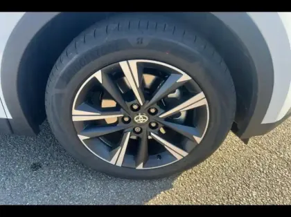 Photo 13 Toyota C-HR  2.0 Hybride Rechargeable 225ch Graphic MY26