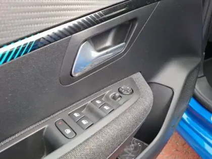 Photo 14 Peugeot 208  Electrique 50 kWh 136ch