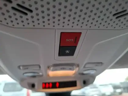 Photo 21 Peugeot 208  Electrique 50 kWh 136ch