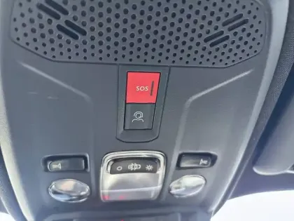 Photo 39 Peugeot 2008  Hybrid 136 e-DCS6