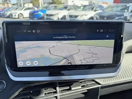Photo 37 Peugeot 2008  Hybrid 136 e-DCS6
