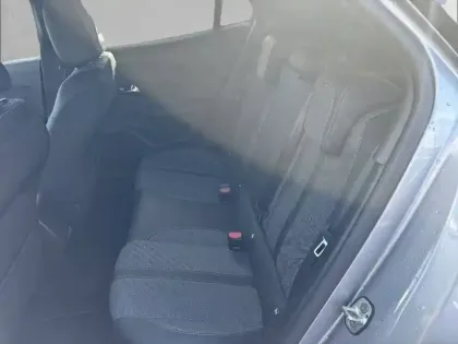 Photo 11 Peugeot 2008  Hybrid 136 e-DCS6