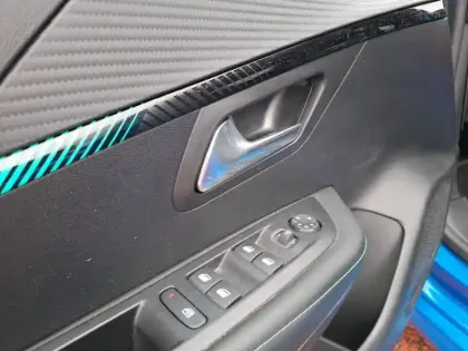 Photo 14 Peugeot 208  Electrique 50 kWh 136ch