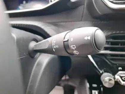 Photo 21 Peugeot 208  Electrique 50 kWh 136ch