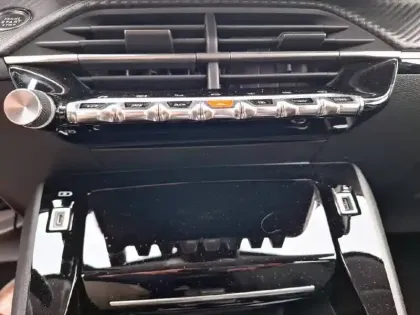 Photo 25 Peugeot 208  Electrique 50 kWh 136ch