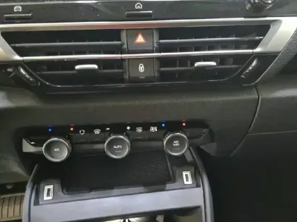 Photo 102 Citroën C4  PureTech 130 S&S EAT8