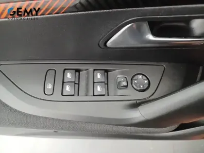 Photo 11 Peugeot 2008  Electrique 136 ch