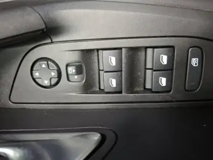 Photo 11 Peugeot 2008  PureTech 100 S&S BVM6