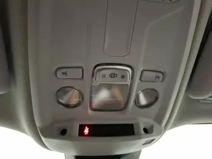 Photo 27 Peugeot 2008  PureTech 100 S&S BVM6