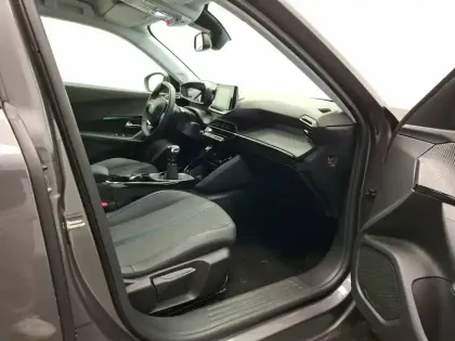 Photo 28 Peugeot 2008  PureTech 100 S&S BVM6