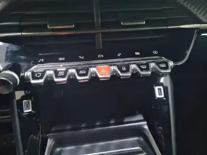 Photo 44 Peugeot 2008  Electrique 136 ch