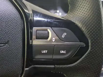 Photo 48 Peugeot 2008  Electrique 136 ch