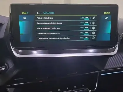 Photo 41 Peugeot 2008  Electrique 136 ch