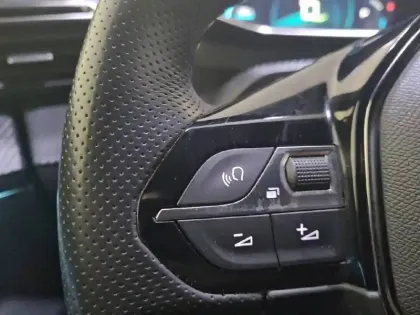 Photo 47 Peugeot 2008  Electrique 136 ch