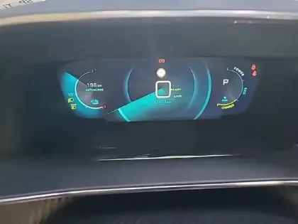 Photo 29 Peugeot 2008  Electrique 136 ch