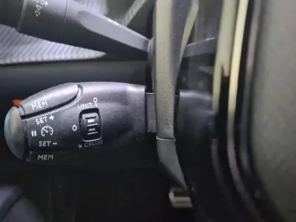 Photo 46 Peugeot 2008  Electrique 136 ch