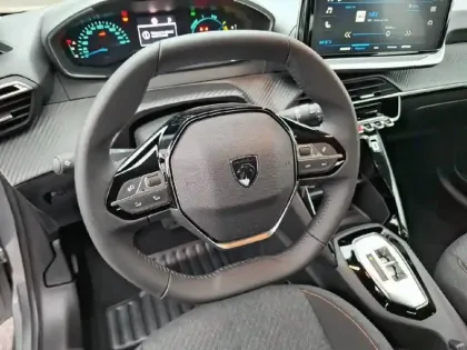 Photo 8 Peugeot 208  Hybrid 110 ch e-DCS6