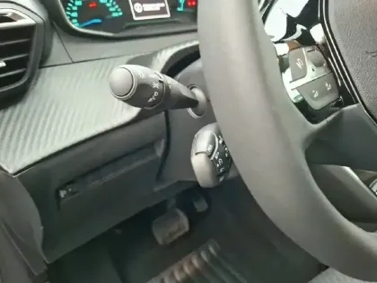 Photo 17 Peugeot 208  Hybrid 110 ch e-DCS6