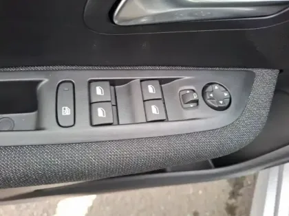 Photo 14 Peugeot 208  Hybrid 110 ch e-DCS6