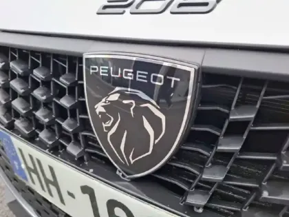 Photo 23 Peugeot 208  Hybrid 110 ch e-DCS6
