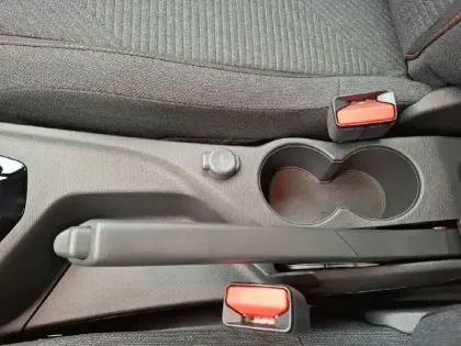 Photo 18 Peugeot 208  Hybrid 110 ch e-DCS6