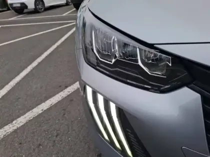 Photo 15 Peugeot 208  Hybrid 110 ch e-DCS6