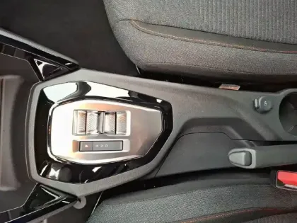 Photo 13 Peugeot 208  Hybrid 110 ch e-DCS6