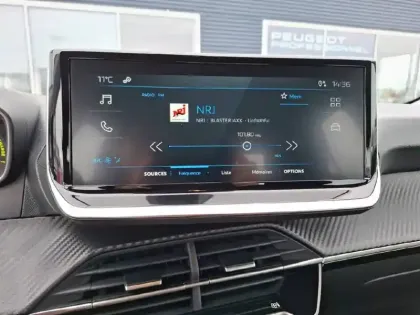 Photo 18 Peugeot 208  Hybrid 110 ch e-DCS6
