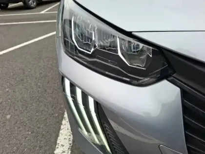 Photo 15 Peugeot 208  Hybrid 110 ch e-DCS6