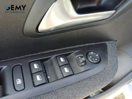 Photo 13 Peugeot 208  PureTech 75 S&S BVM5