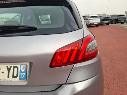 Photo 16 Peugeot 308  1.6 BlueHDi 100ch S&S BVM5