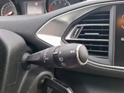 Photo 27 Peugeot 308  1.6 BlueHDi 100ch S&S BVM5