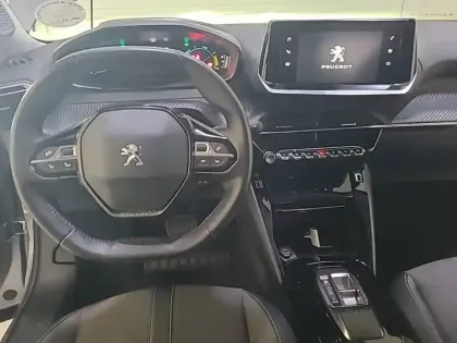 Photo 61 Peugeot 2008  Electrique 136 ch