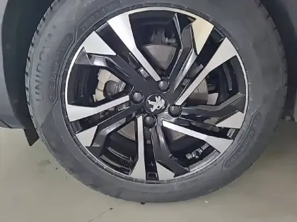 Photo 32 Peugeot 2008 Gén. II Ph1 NG Allure 5