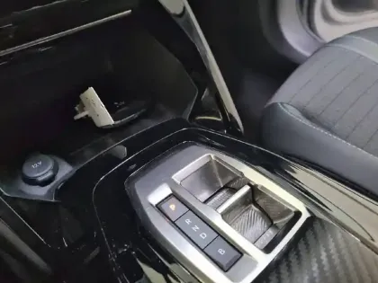 Photo 33 Peugeot 2008 Gén. II Ph1 NG Allure 5