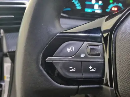 Photo 81 Peugeot 2008  Electrique 136 ch