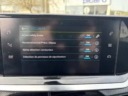 Photo 19 Peugeot 2008  Electrique 136 ch