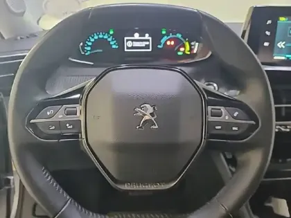 Photo 62 Peugeot 2008  Electrique 136 ch