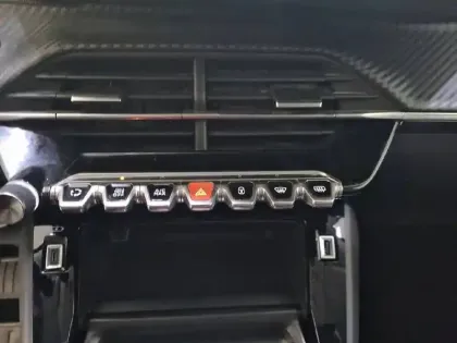 Photo 44 Peugeot 2008 Gén. II Ph1 NG Allure 5