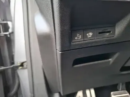 Photo 48 Peugeot 3008  Electrique 210 ch 73 kWh