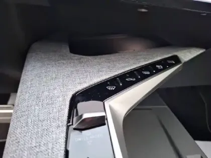 Photo 51 Peugeot 3008  Electrique 210 ch 73 kWh