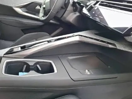 Photo 54 Peugeot 3008  Electrique 210 ch 73 kWh