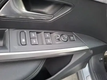 Photo 45 Peugeot 3008  Electrique 210 ch 73 kWh